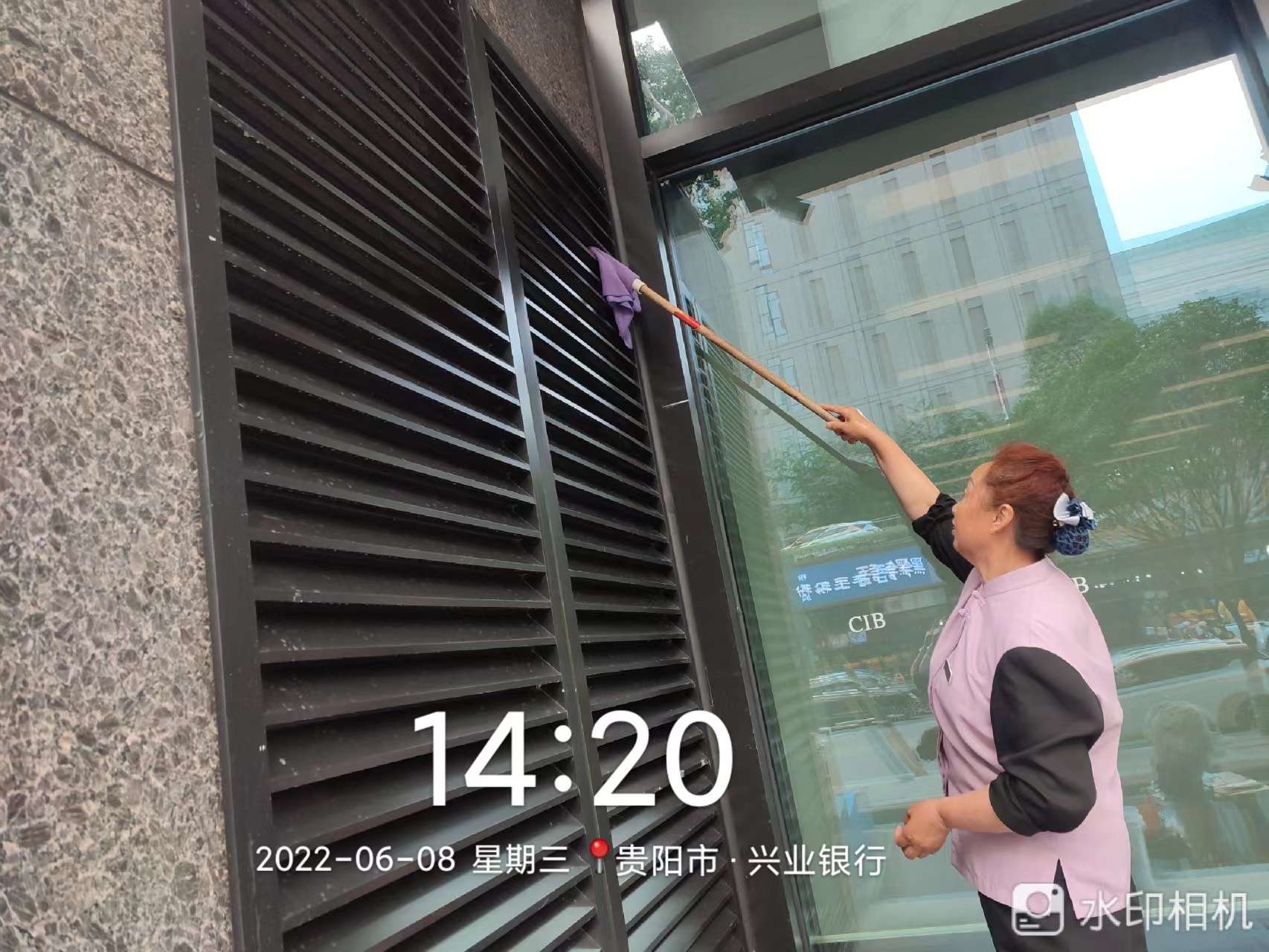 擦拭外圍排風(fēng)扇